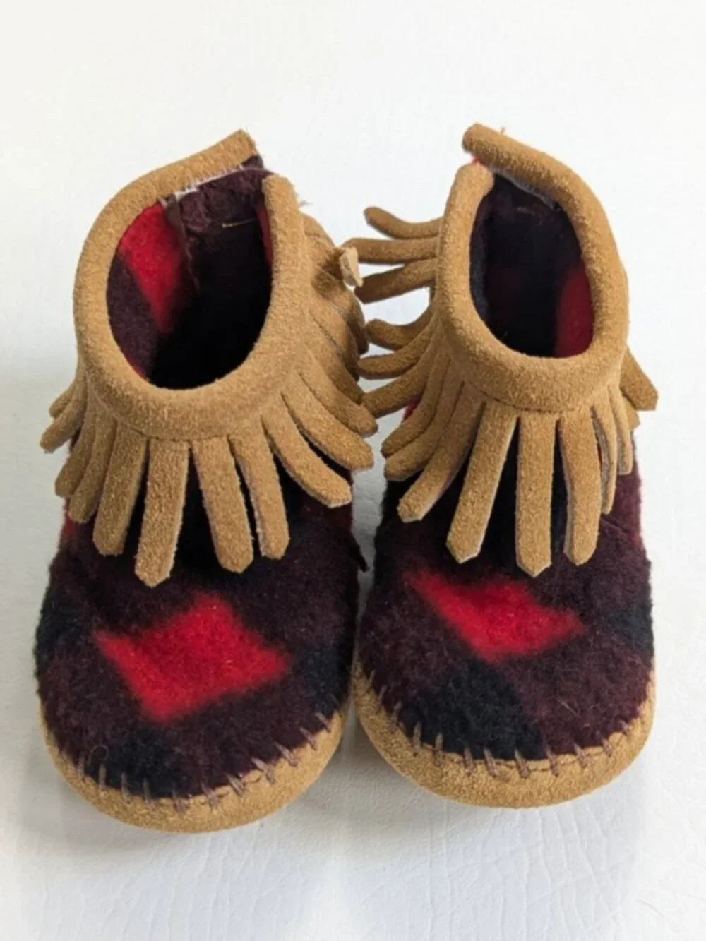 Minnetonka Baby Suede Moccasins Buffalo Plaid Size 3 Red Black Booties